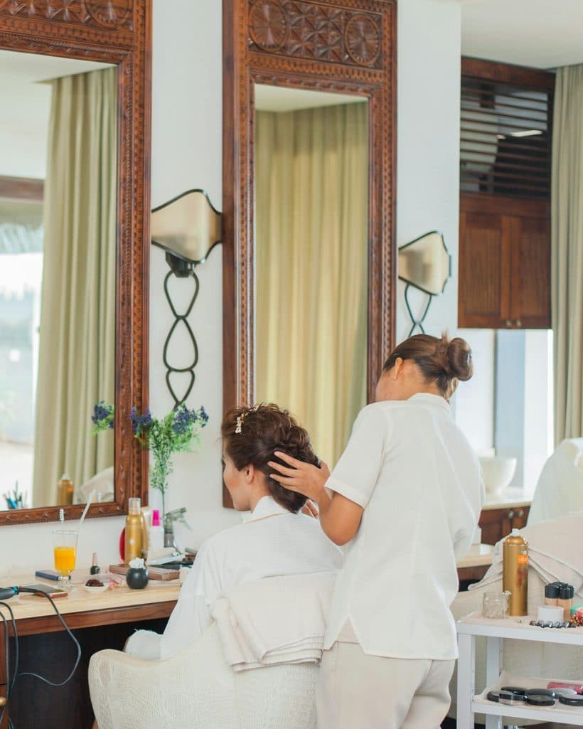 A Miivo client having her hair styled at a salon